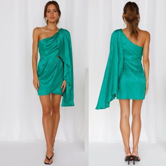 Runaway The Label Dresses & Skirts - NWT Runaway XS Serita Dress Emerald Green Mini Party Cocktail Cape Shoulder